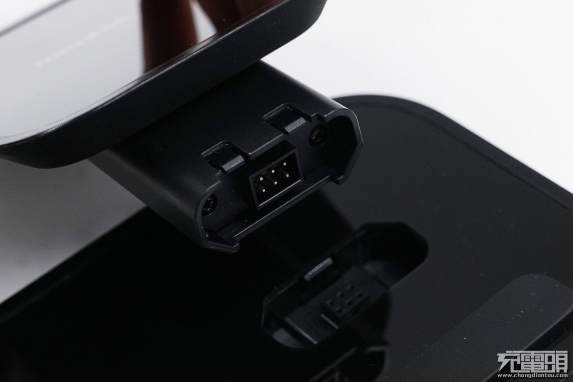 mophie二合一无线充电底座,mophie推出四合一无线充电器