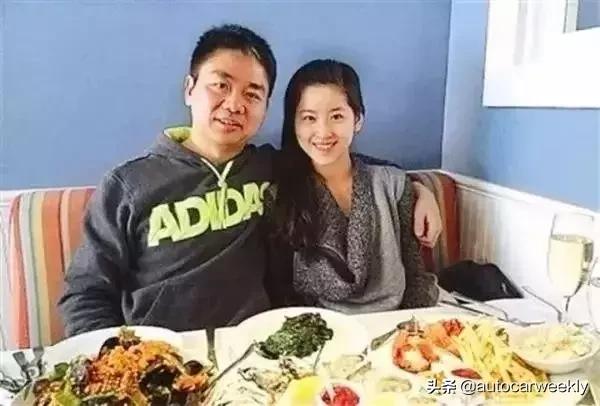 是时候穿卫衣骚起来了——瞧瞧张小龙