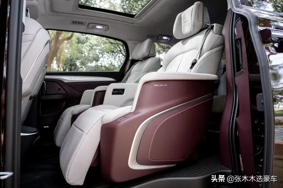 别克商务车gl8领导座位,别克gl8商务车坐八个人