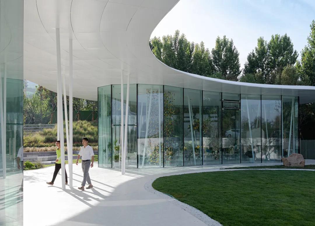 消隐在自然山水之中的四季花房——青岛万科·四季草堂