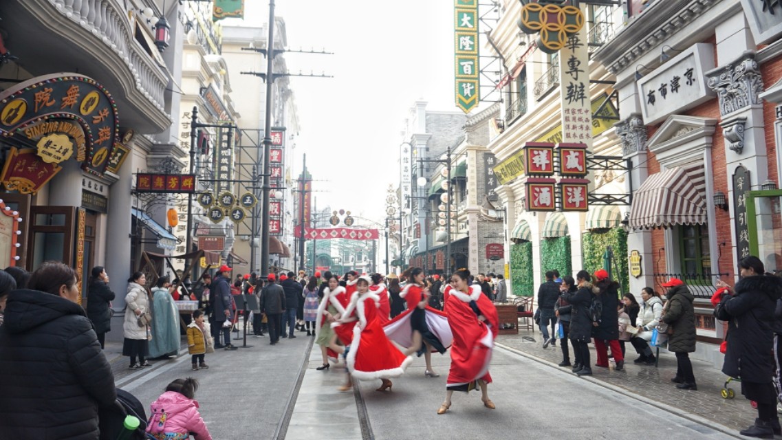 中原穿越时空夜游建业电影小镇,郑州建业电影小镇下午去游玩