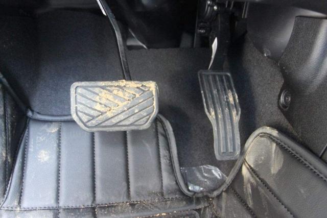 遇到油门卡死情况怎么处理,车油门卡死怎么办