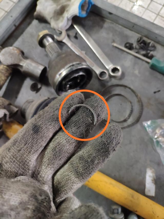 标致308换完球笼防尘套后加油抖动,标致308换外球轮罩