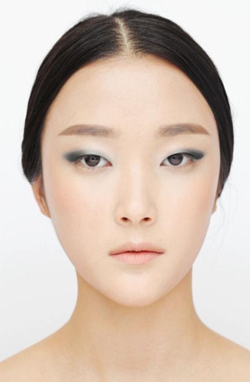 单眼皮适合画眼影吗,肿单眼皮画眼影教程