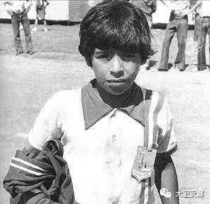 追忆球王马拉多纳,詹俊张璐追忆马拉多纳