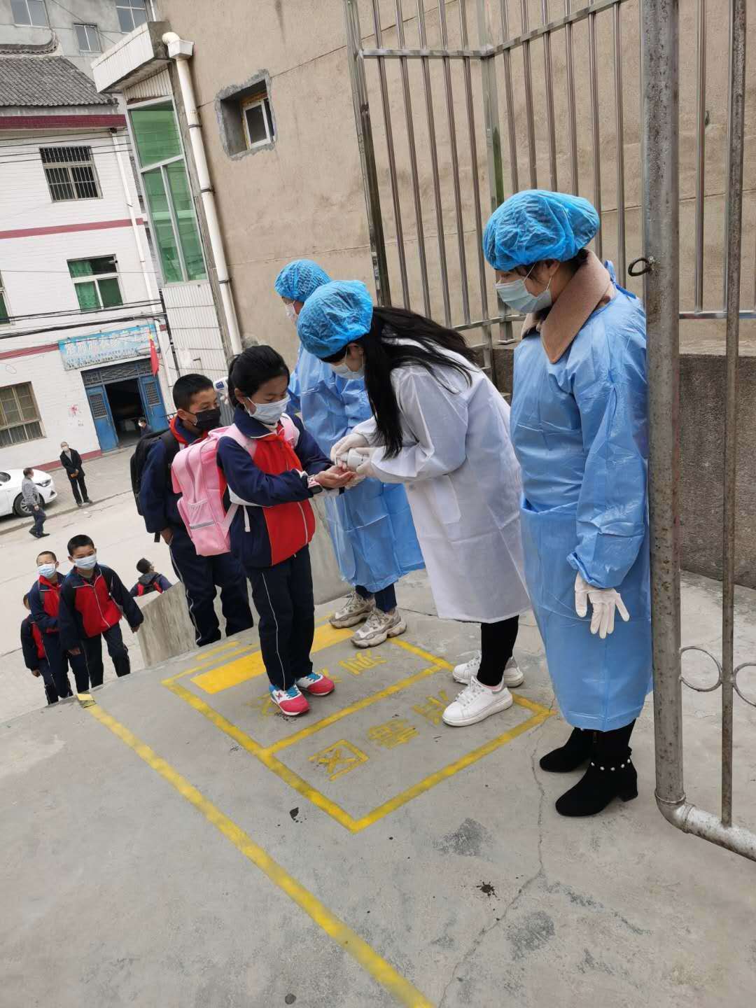 复课开学暖心护航,保障开学复课有序