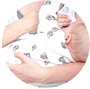 宝宝吃奶容易呛是喂奶姿势不对吗,新生儿喂奶如何避免呛奶