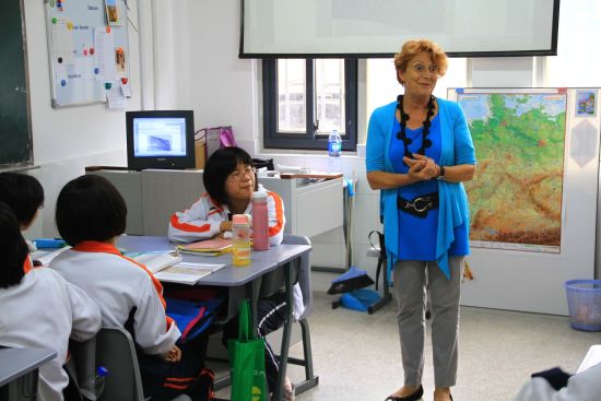 初中生不听话老师该怎么教,初中上课老师讲得太快了怎么办