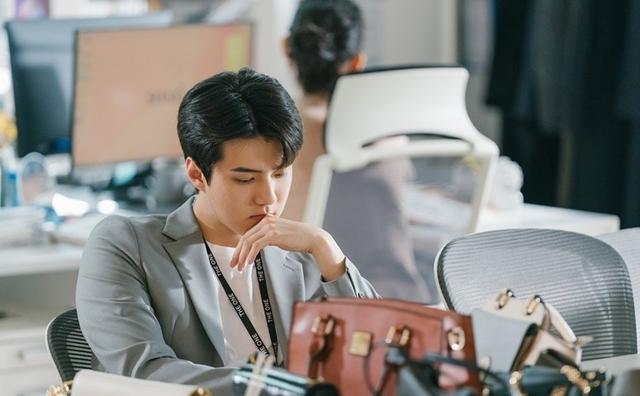 吴世勋新剧造型,吴世勋新剧西装