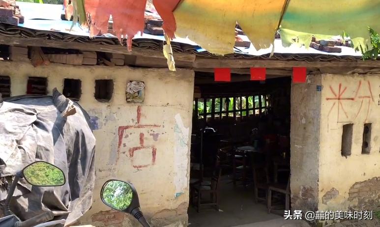 广西大姐乡镇卖小吃1元1个月入6万,大姐摆摊卖独特小吃1天卖出400碗