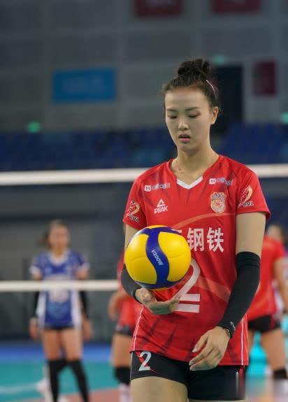 真帅了！张常宁发球动作真炫酷，6转6拍一击命中