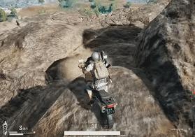 绝地求生飞天摩托带c4炸弹超燃,绝地求生摩托车飞跃沙漠视频