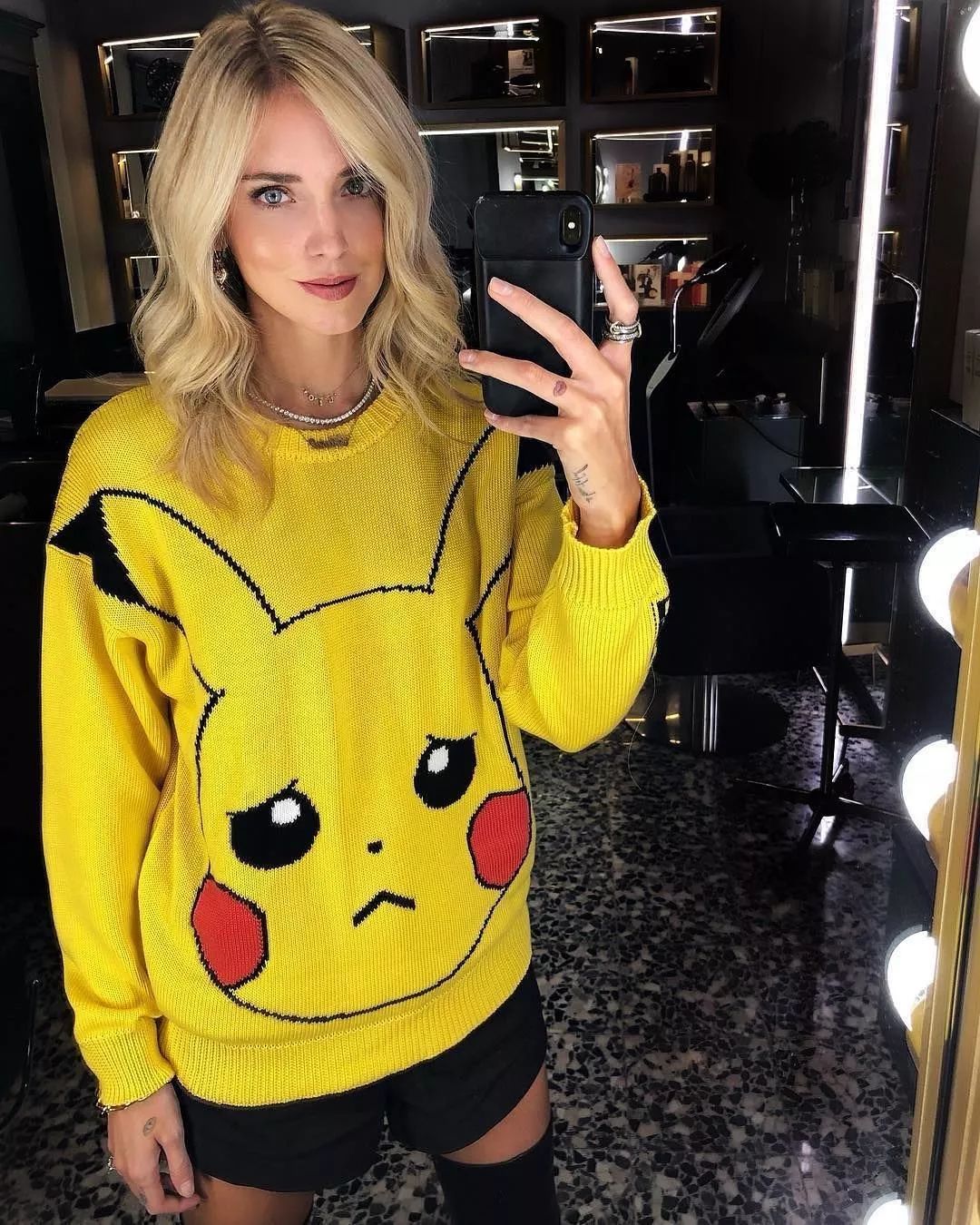 优衣库与kaws联名t恤 (优衣库kaws联名t恤图片)