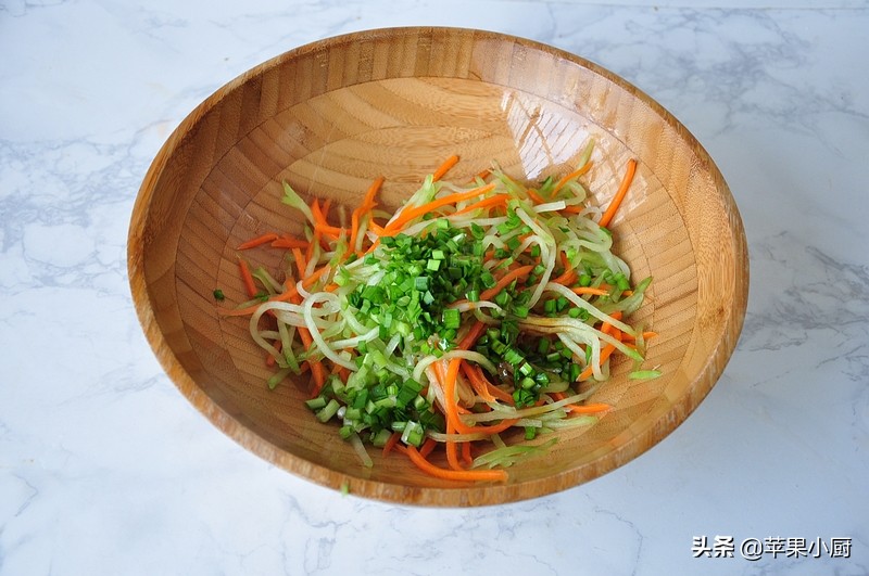 清脆爽口小菜凉拌佛手瓜的做法,佛手瓜做凉拌菜怎么做好吃