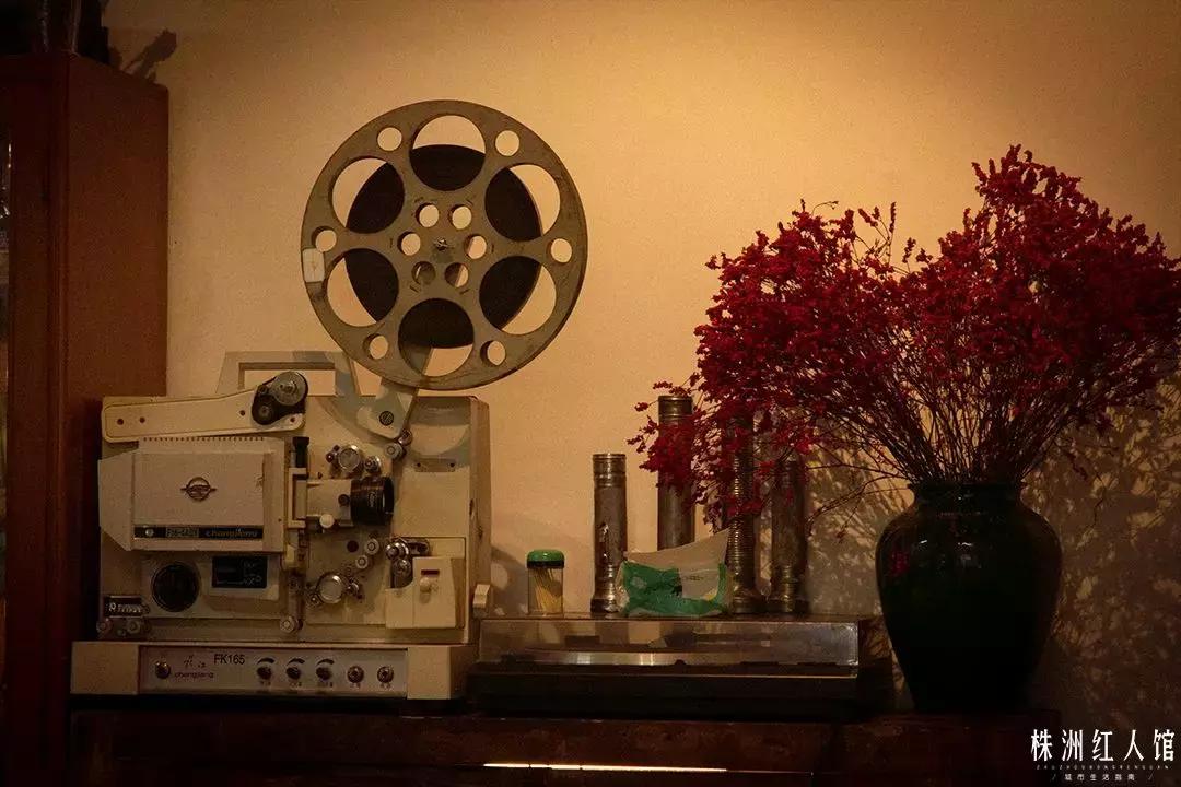 无言的年轮,嘴角的油渍,忆不尽的是陈旧时光。