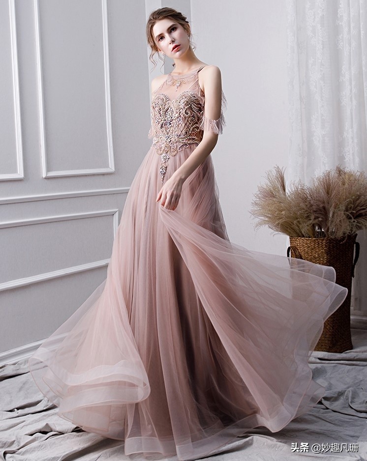 高端年会气质礼服推荐高级感,华丽设计感年会时尚轻奢高级礼服