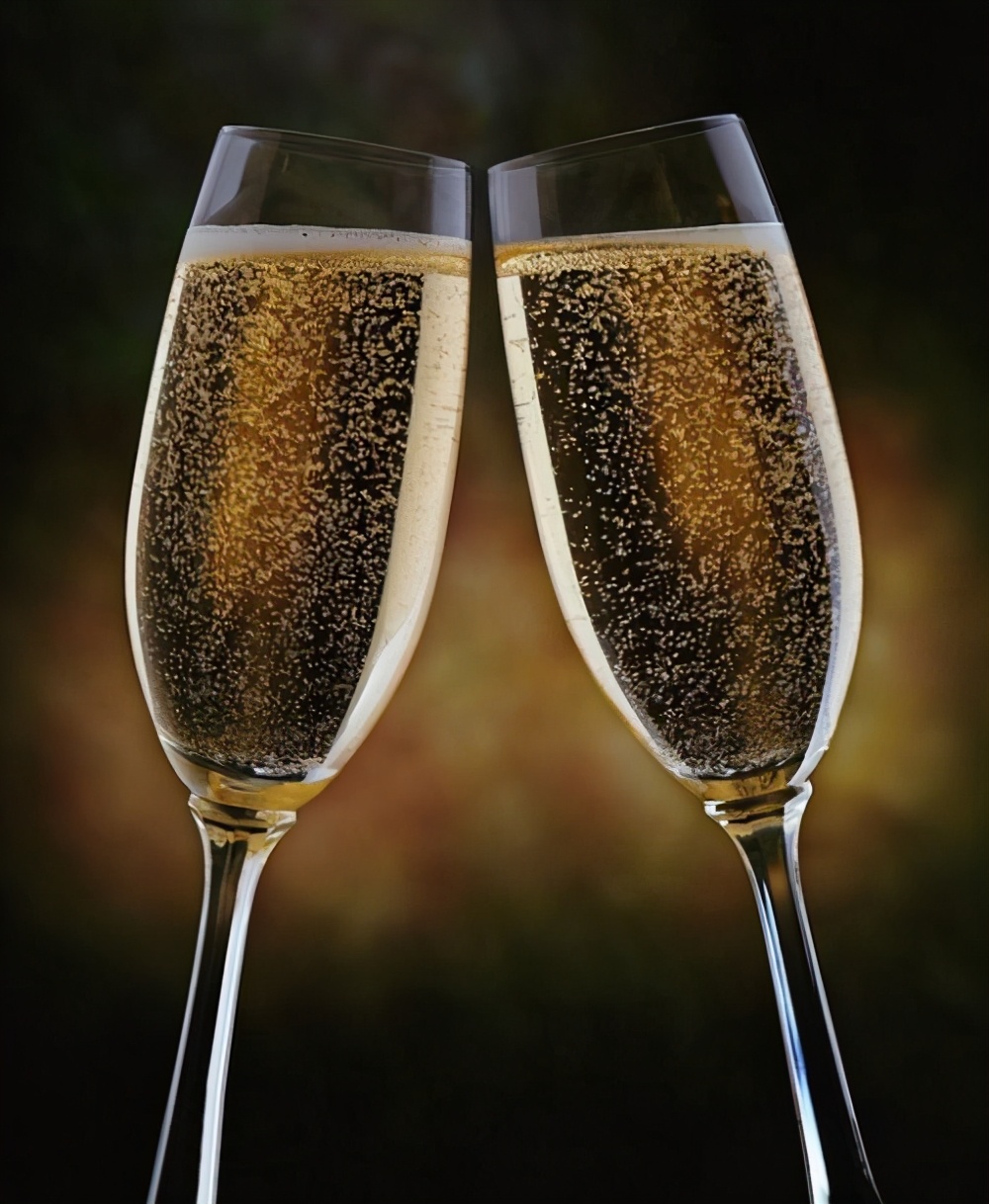 酒友圣诞节约会想玩浪漫?送花不如请她喝杯甜甜的酒