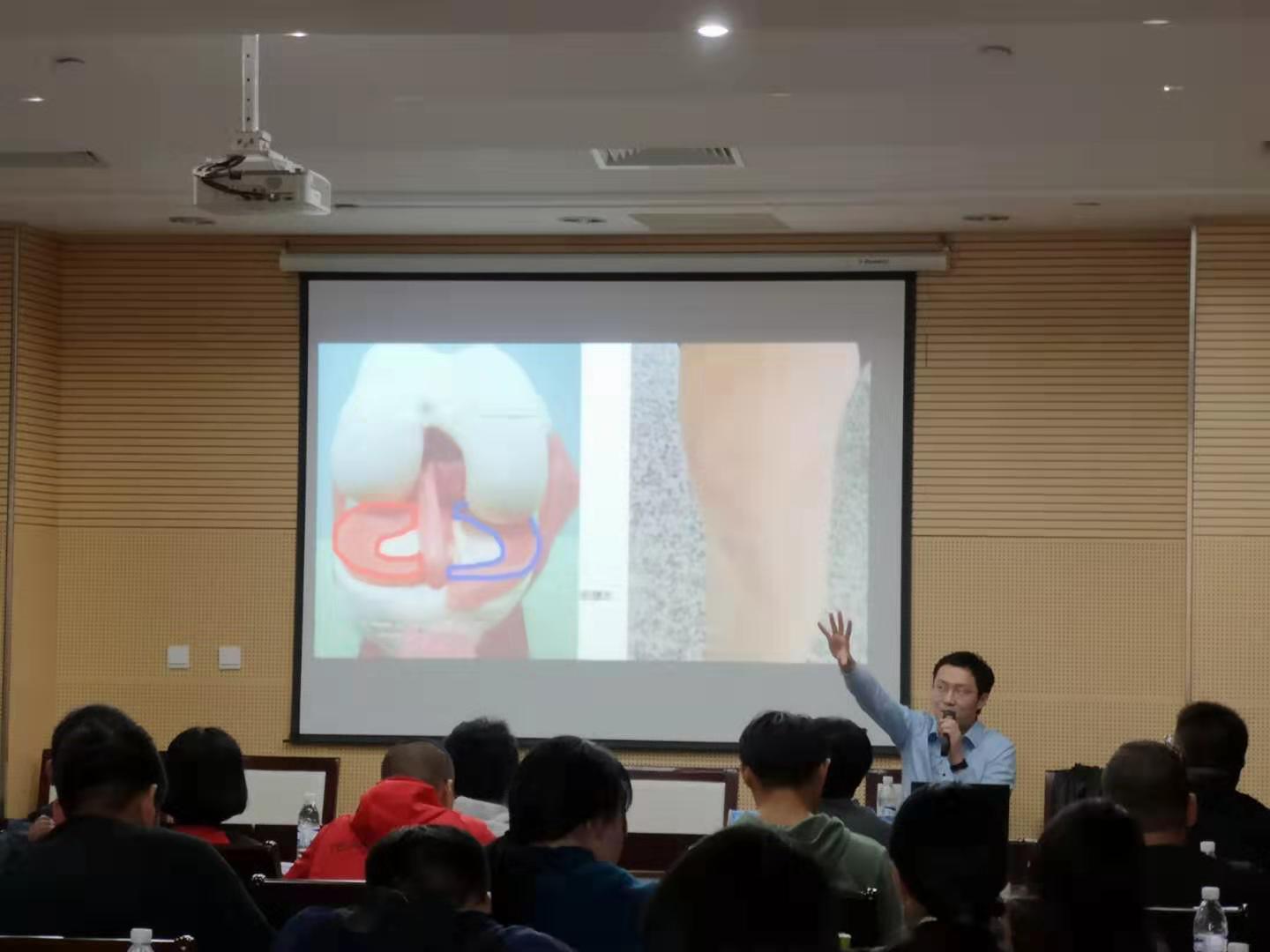 膝盖有骨刺和关节炎怎么治疗最好,膝关节长骨刺一冷就疼怎么治疗