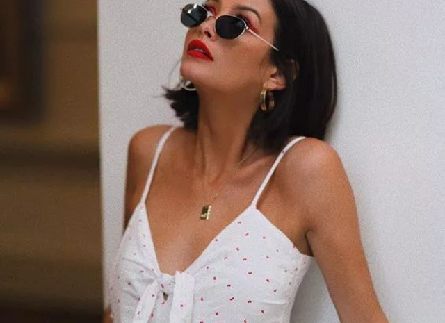 平胸妹穿搭,正常平胸背部侧面曲线