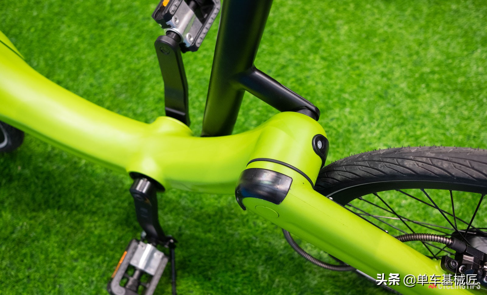 这是飞机，这是鸟……不，这是一个无压迫感的自行车车座