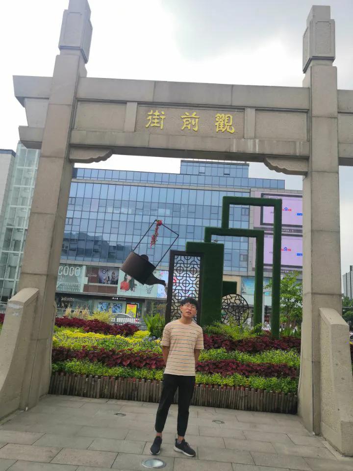 竟然有人说大学生进电子厂打工丢人