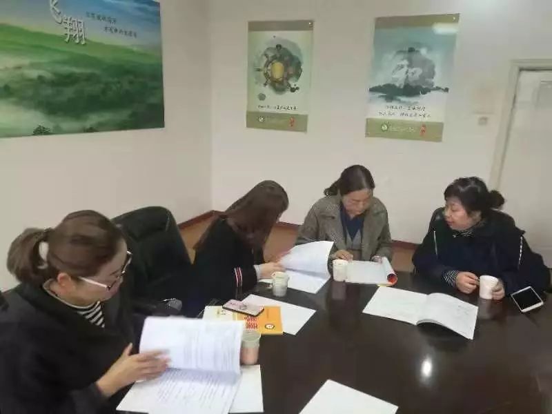 友谊桥梁连接天山汾水，红旗校园喜迎*疆新**宾客——太原四十五中