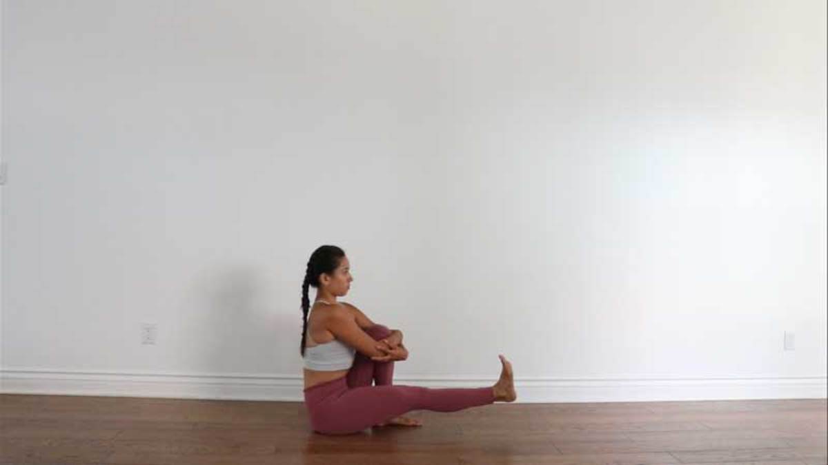 瑜伽亚洲蹲的正确方法,不会亚洲蹲健身房怎么练