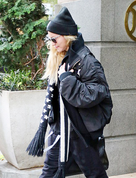 胸比较大的女生穿搭讲解,胸比较大个子矮的女的穿衣搭配