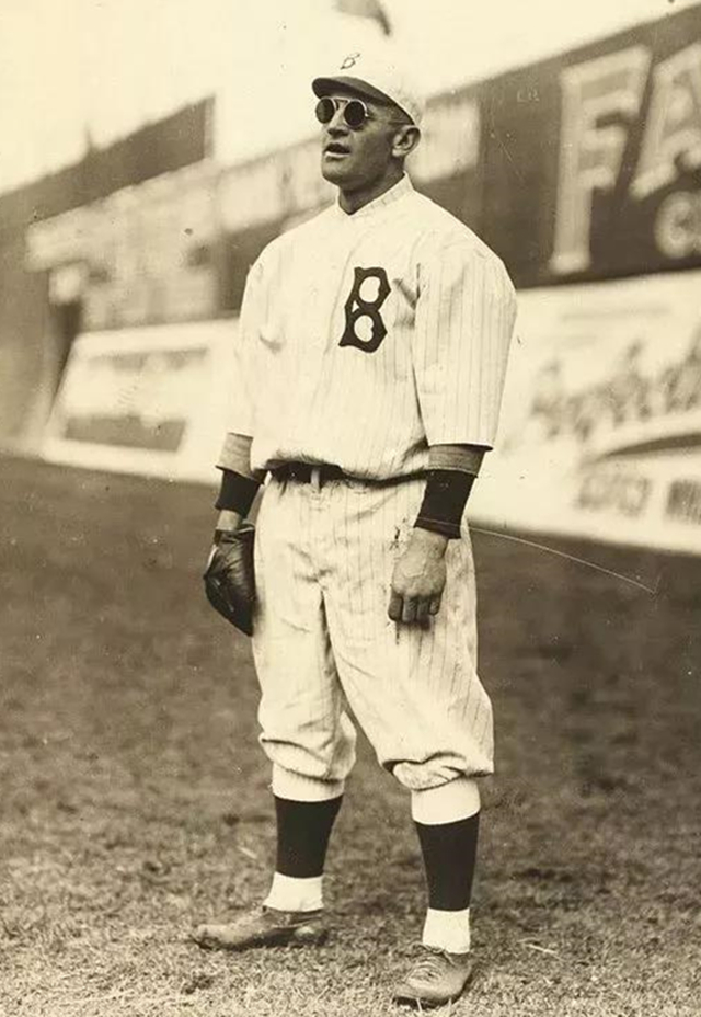 夏季的棒球帽怎么搭出活力的感觉,一顶棒球帽是万能的搭配利器