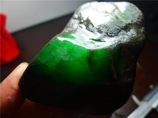 几分钟让你明白翡翠原石赌石知识,赌石必看翡翠赌石里隐藏的陷阱