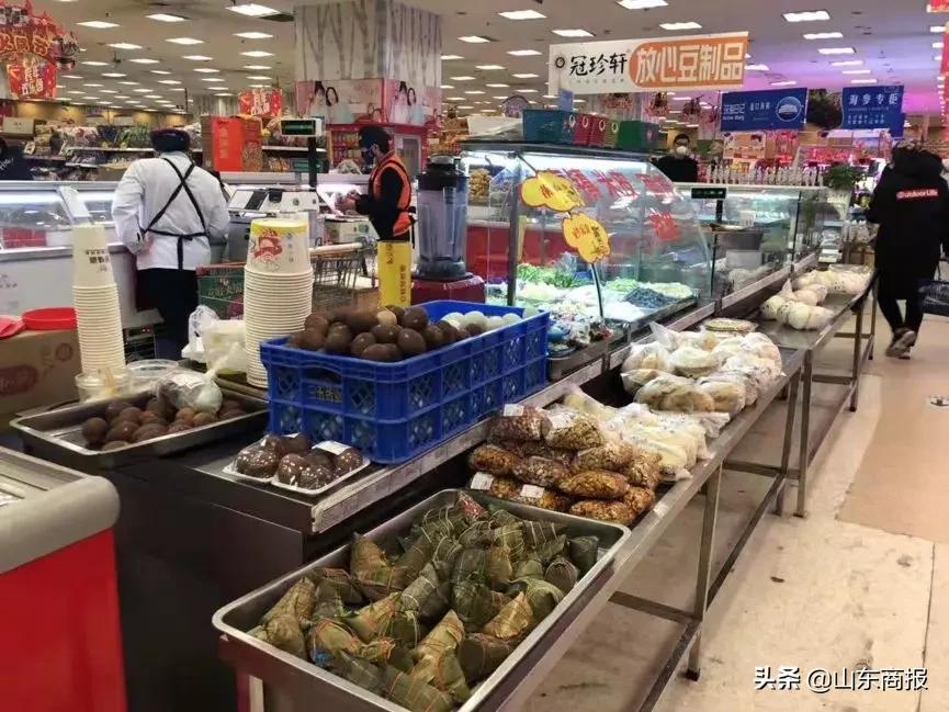 记者调查超市食品安全,记者探访超市物资充足物价稳定