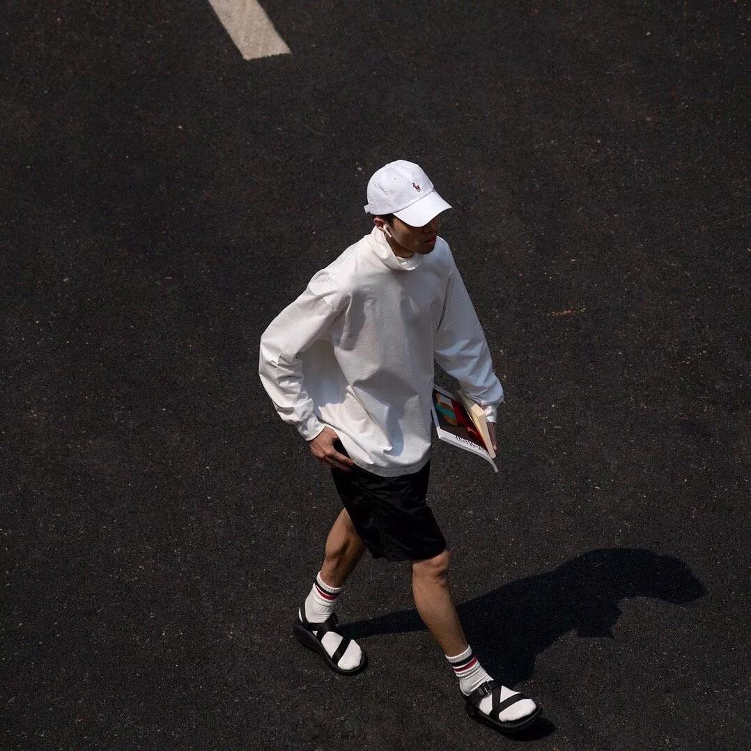 怎样穿有气质学生党男生,现在的年轻男生都怎么穿