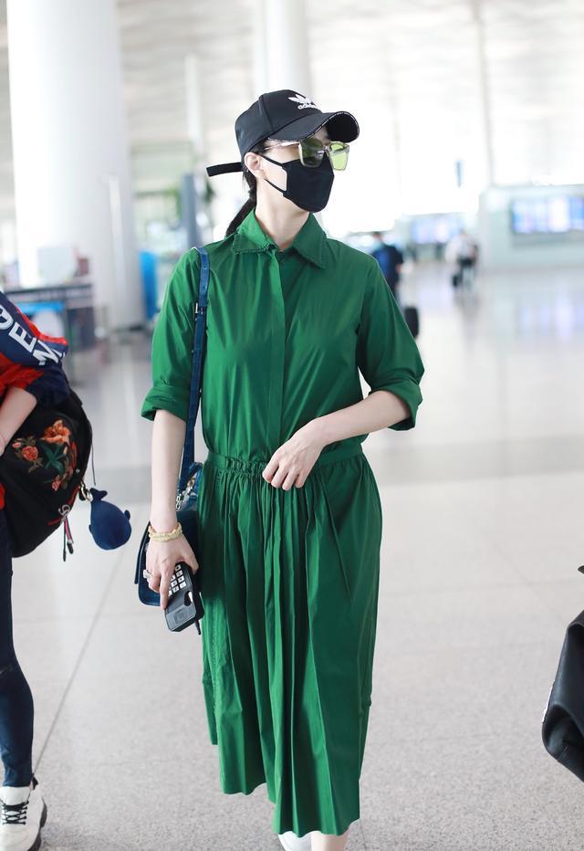 范冰冰身形圆润胖成球,范冰冰风头正势穿西装霸气走机场