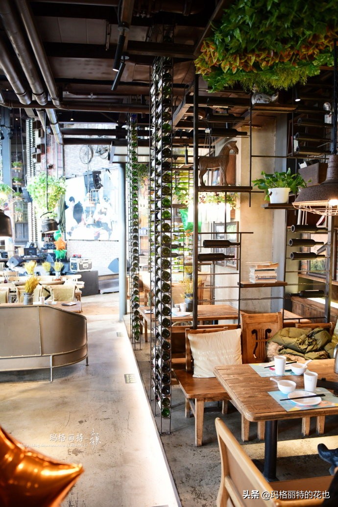 网红餐厅“胡桃里”的绿植布置|行摄