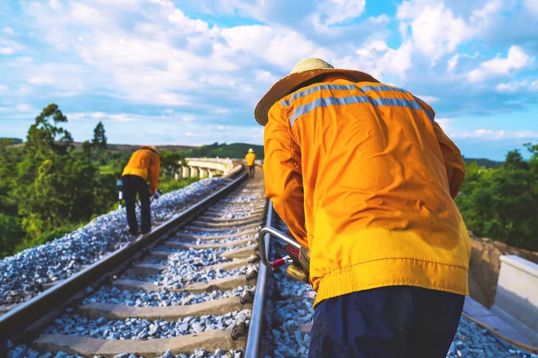 铁轨的施工和养护,地铁钢轨养护