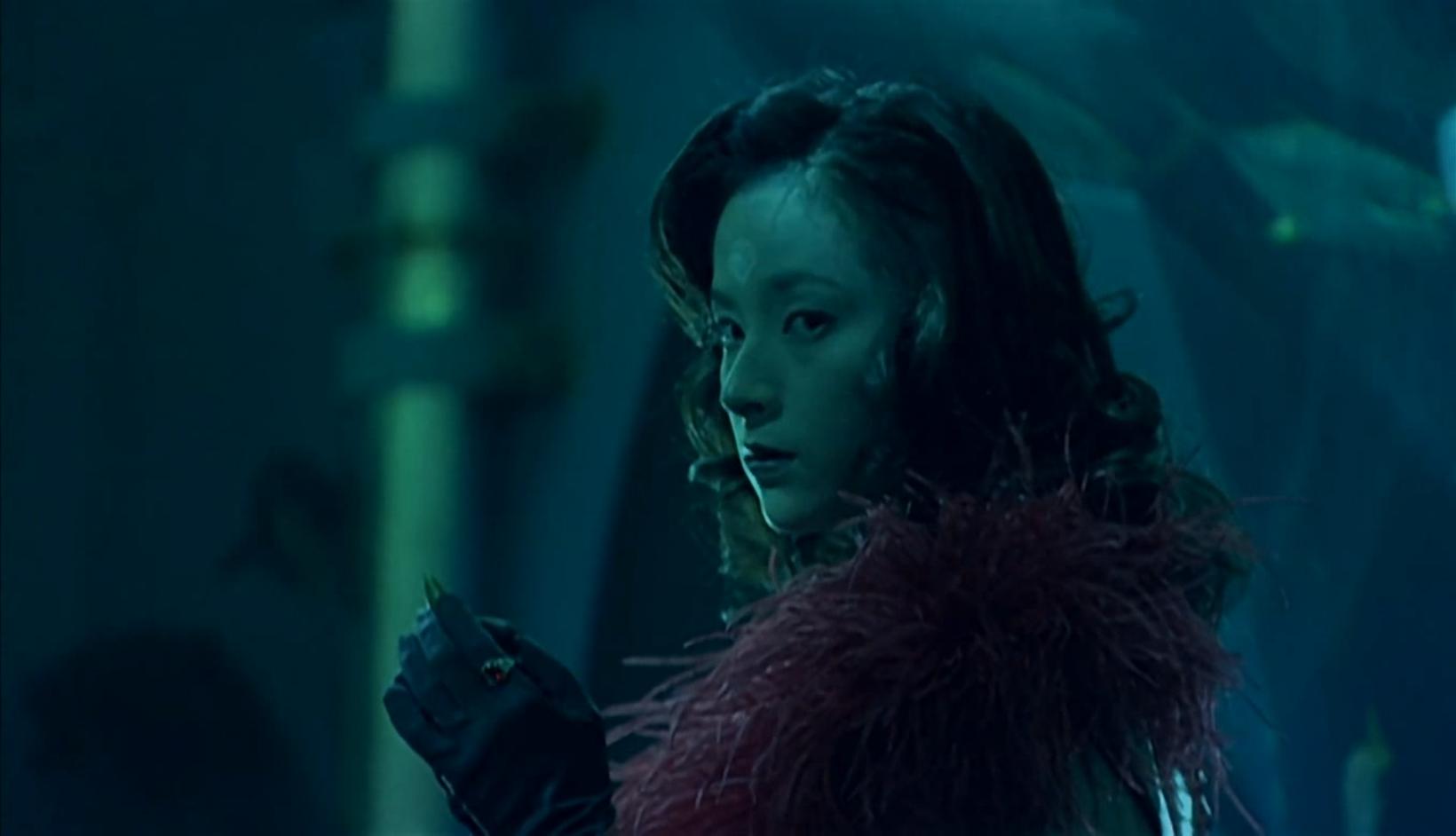 假面骑士空我：为何玫瑰姐宁可笑着被一条警官射杀，也不还手？