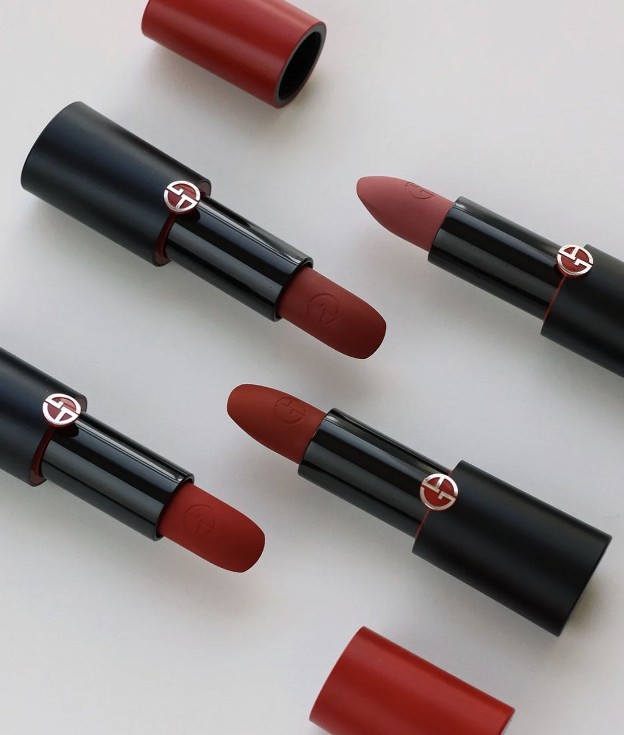 阿玛尼405唇膏有几款,ysl416和阿玛尼405唇膏哪个好看