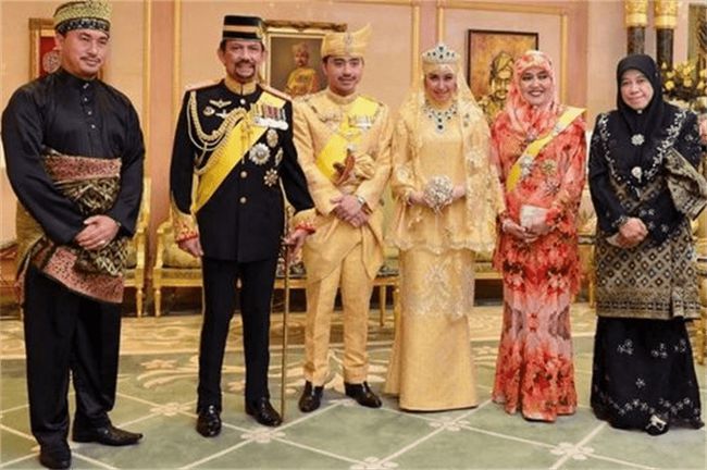 用金做的马桶,纯金马桶