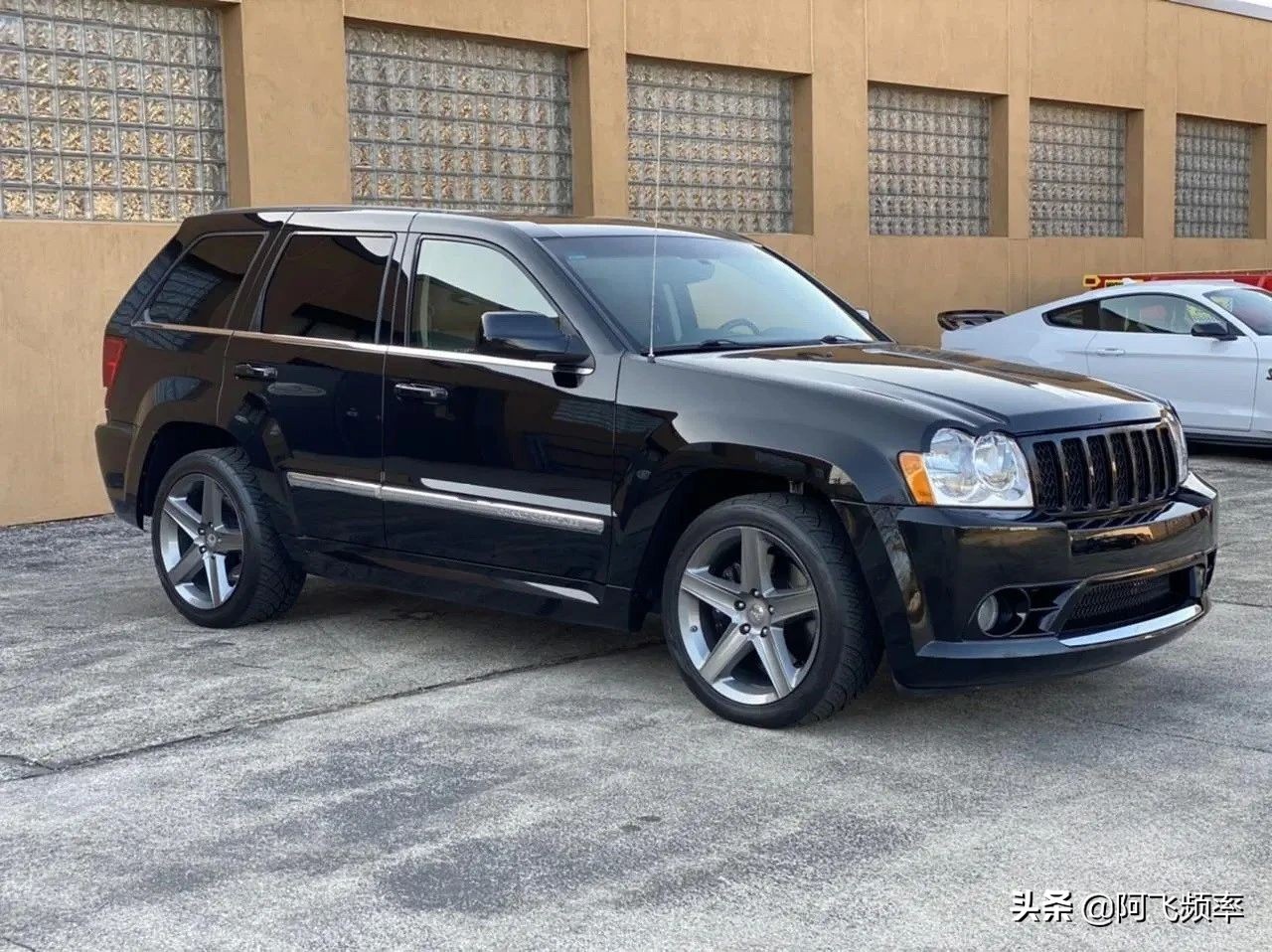 2020款jeep大切诺基srt8试驾视频,08款jeep大切诺基5.7越野