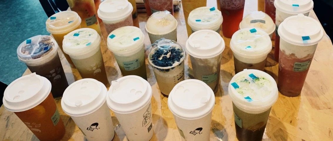 我们走访了最火的9家奶茶店,记者走访测评全市多家品牌奶茶店