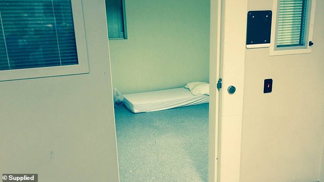 无辜少女被抓去精神病院,女子去新西兰被警察抓