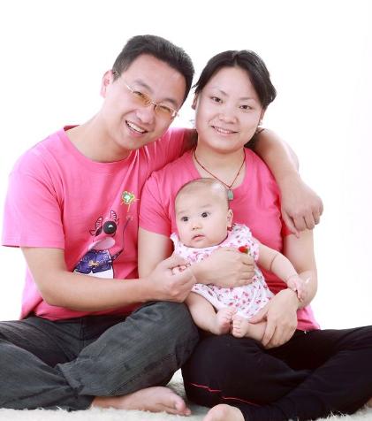 男孩不慎触电奶奶狂奔救孙子,小孩误吞玻璃球视频