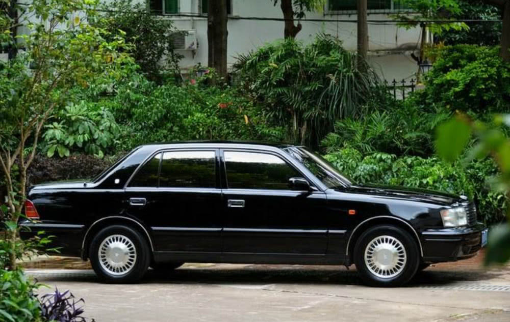 第十代丰田皇冠155哪年发布,2000年皇冠155千禧版当年价格