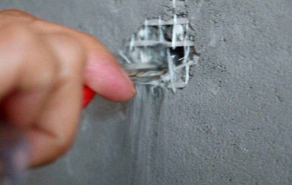 “渣渣墙”用钥匙就能抠出洞！青岛即墨正大·佳源都市弄啥咧