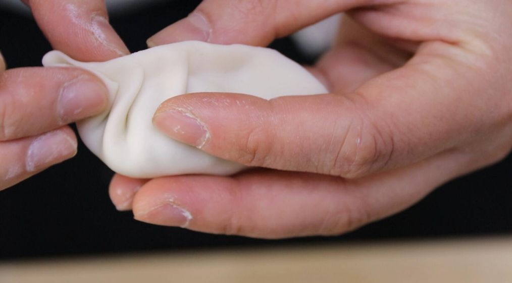 家庭版茄子馅饺子家常做法 (如何在家制作茄子馅饺子)