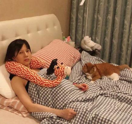 papi酱晒孕妇照,papi酱首次曝光自己的孕肚照