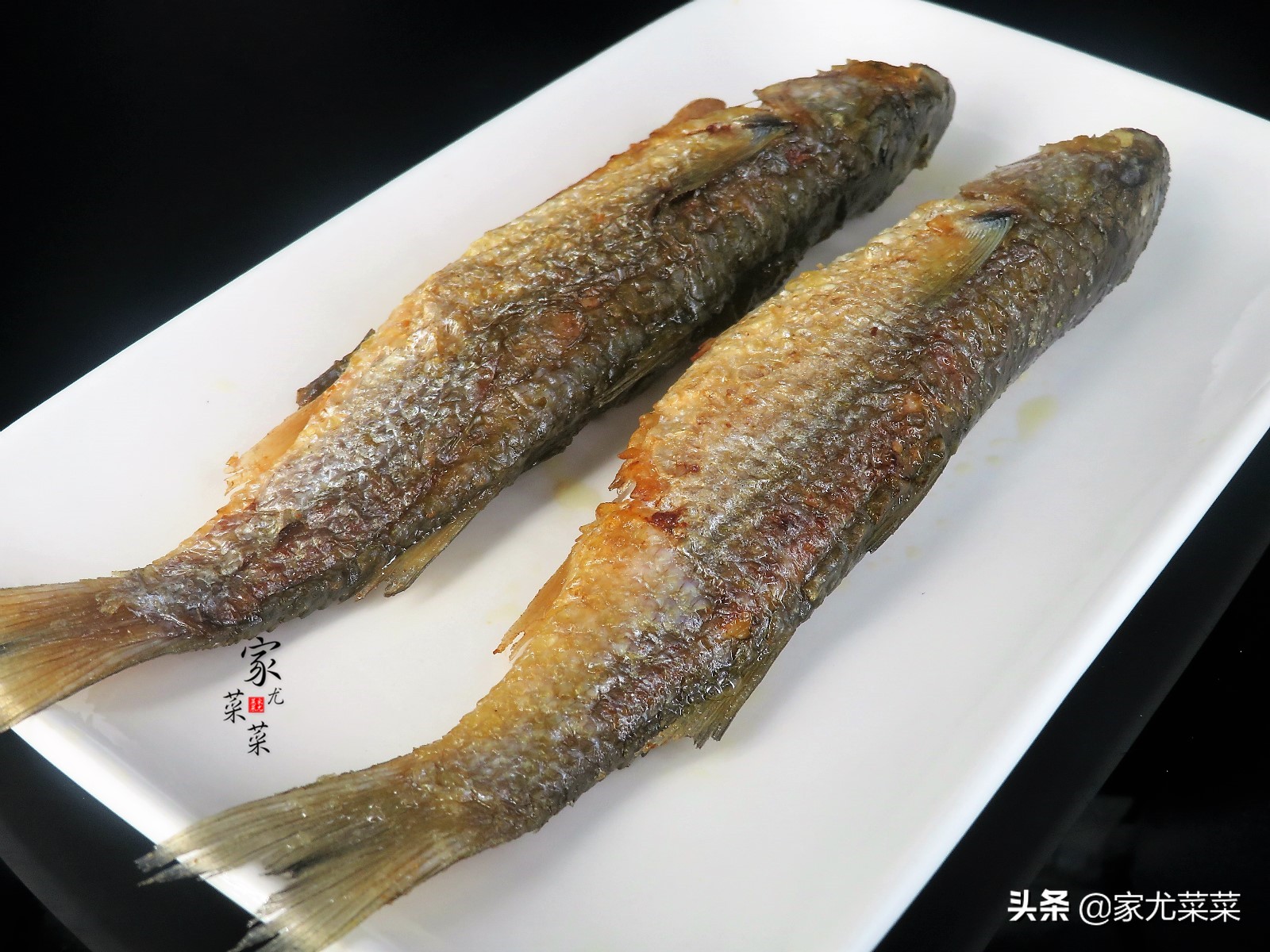 煎鱼不粘锅不破皮的2个技巧,怎样煎鱼不粘锅不破皮用什么办法