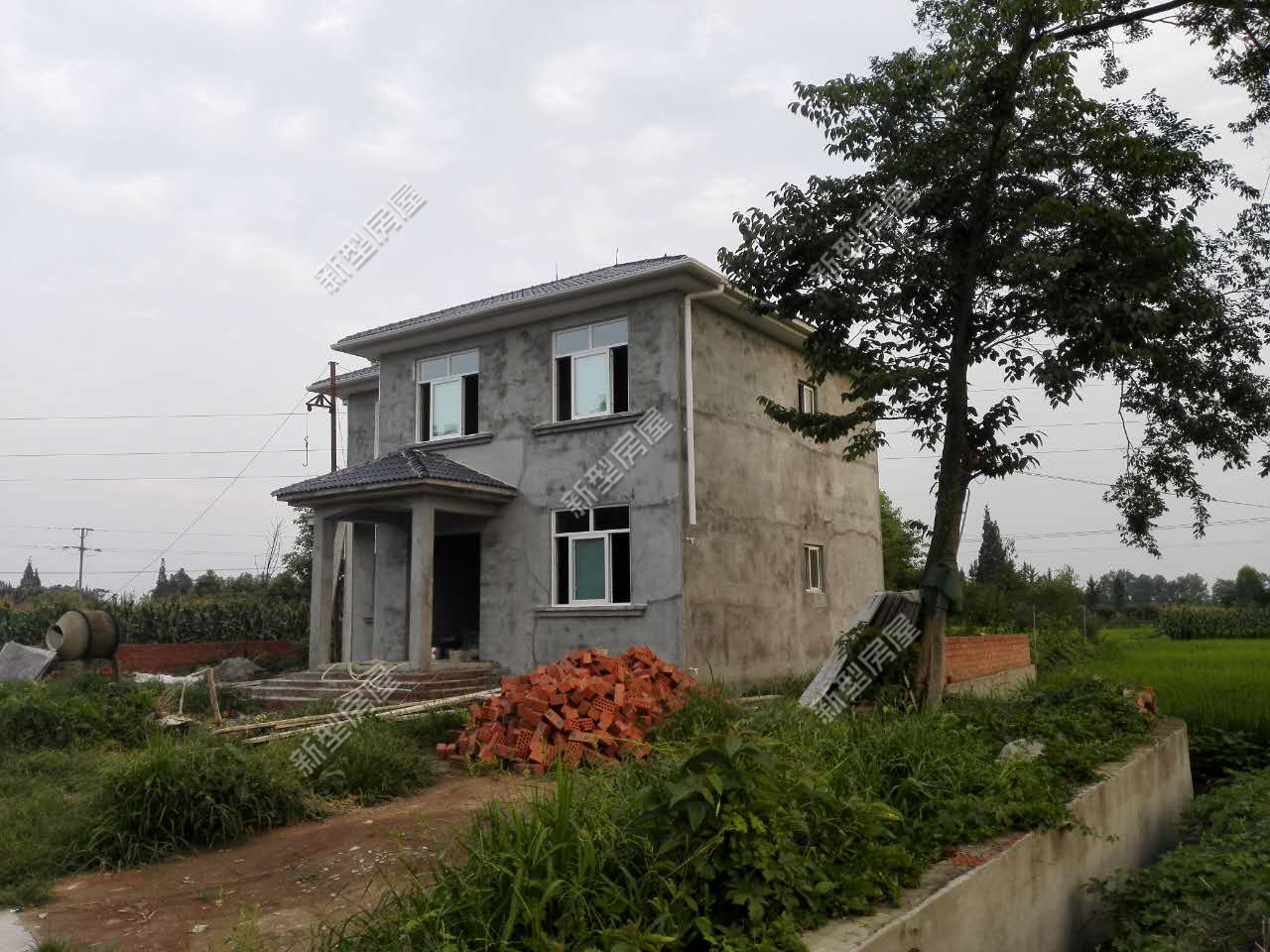 农村房窗户下雨为什么总漏水进来,农村房墙壁漏水怎么彻底解决