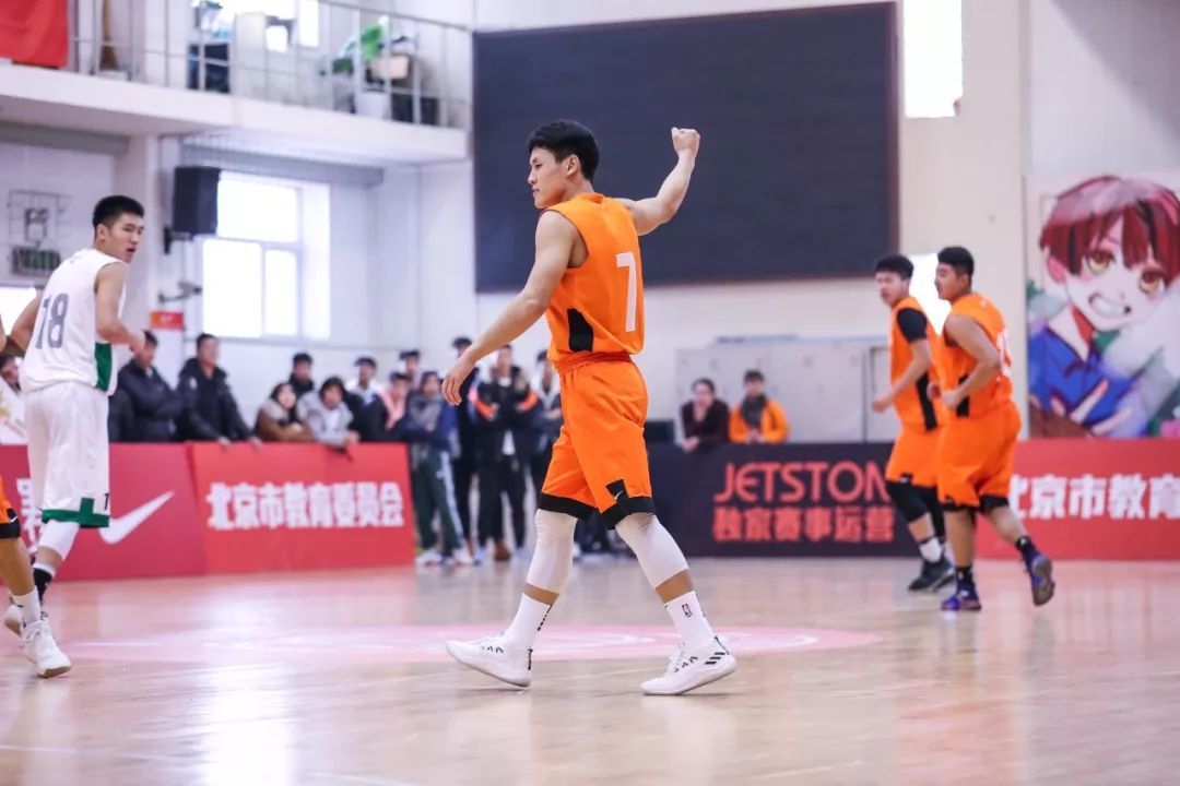 新·十六强齐亮相高中赛场惊现*力暴**隔扣丨18-19耐克高中联赛