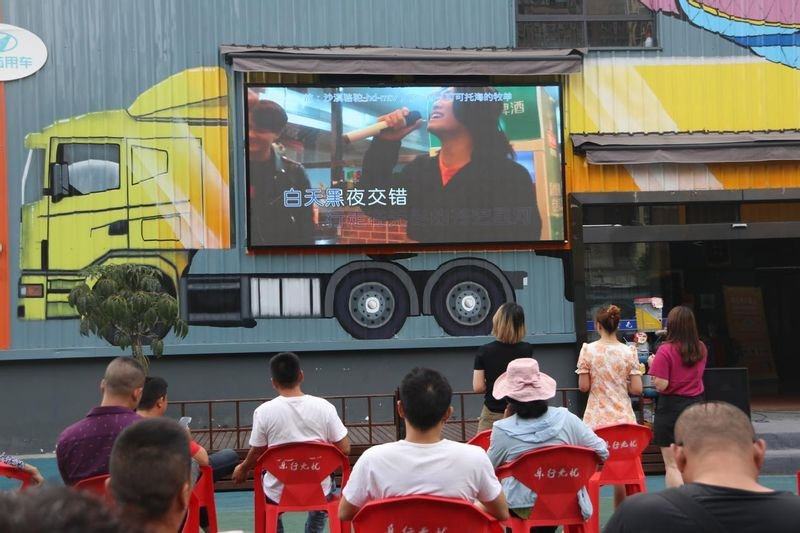 暖心服务让旅客踏上回家路,暖心服务温暖出行